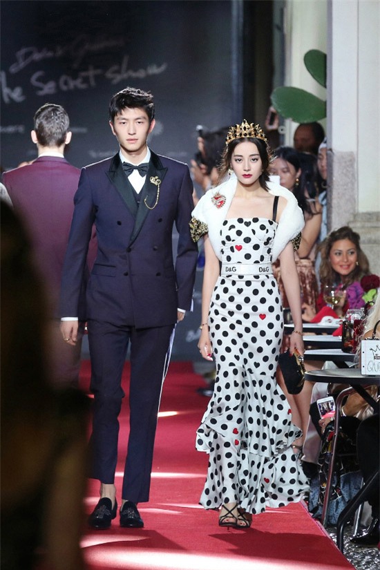 hoa tiet cham bi dang "song day" manh me, moi quy co deu nen co trong tu do - 7