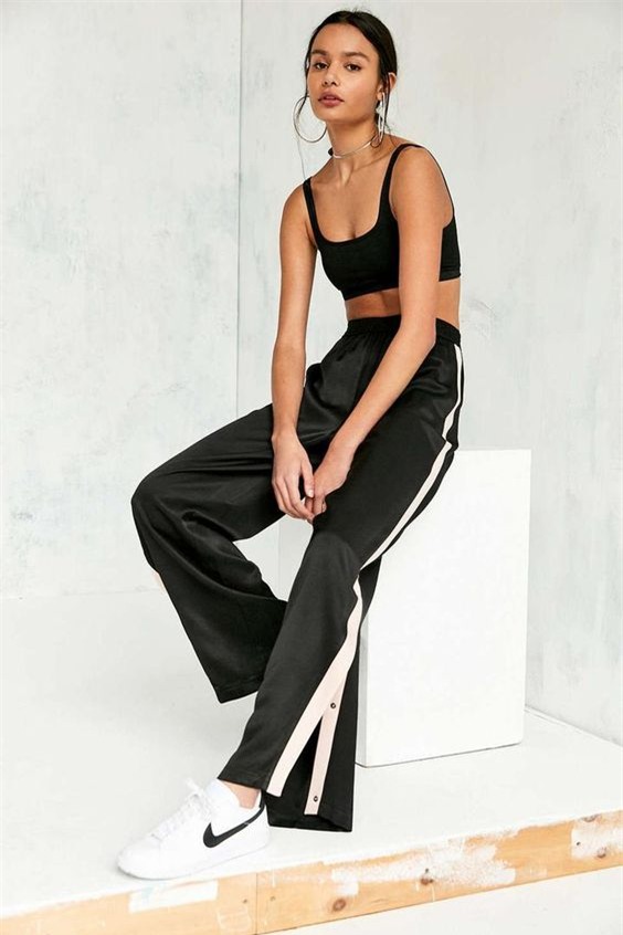 Thu/Đông này, quần thể thao kẻ sọc thân chắc chắn sẽ soán ngôi tất thảy các kiểu quần dài khác - Ảnh 10.