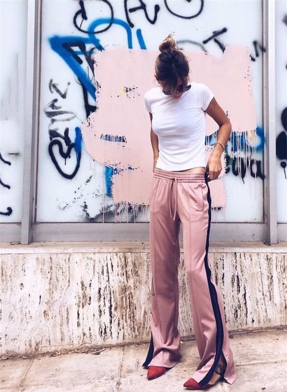 Thu/Đông này, quần thể thao kẻ sọc thân chắc chắn sẽ soán ngôi tất thảy các kiểu quần dài khác - Ảnh 13.