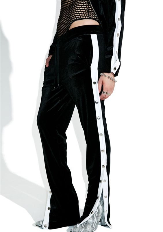 Thu/Đông này, quần thể thao kẻ sọc thân chắc chắn sẽ soán ngôi tất thảy các kiểu quần dài khác - Ảnh 24.