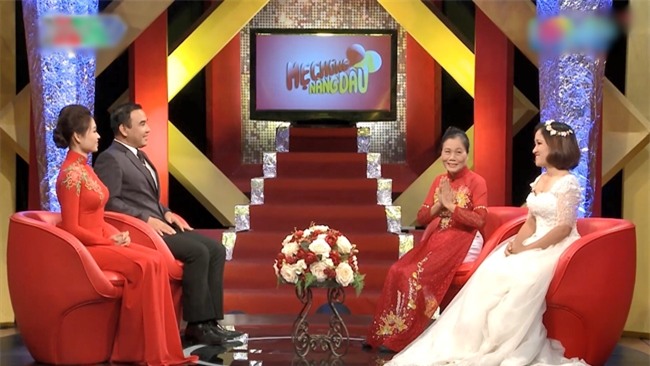 khan gia rot nuoc mat vi me chong quy giua troi mua cau binh an cho con dau - 1