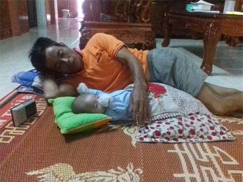 Ứa nước mắt chuyện con gái sinh mổ về nhà ở cữ, bố dậy từ 4 giờ đun nước, nấu cơm - Ảnh 6.