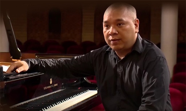 thay nguyen tien manh: "khong co rang ham, bom nuot song cai banh vi yeu thay" - 3