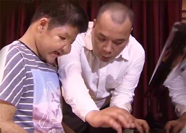 thay nguyen tien manh: "khong co rang ham, bom nuot song cai banh vi yeu thay" - 6
