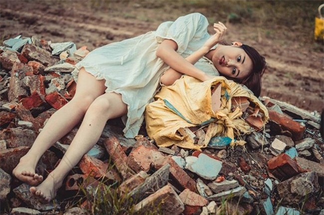 Chàng trai chia tay, đập nát điện thoại người yêu vì cô “sống ảo” quá mức - Ảnh 3.