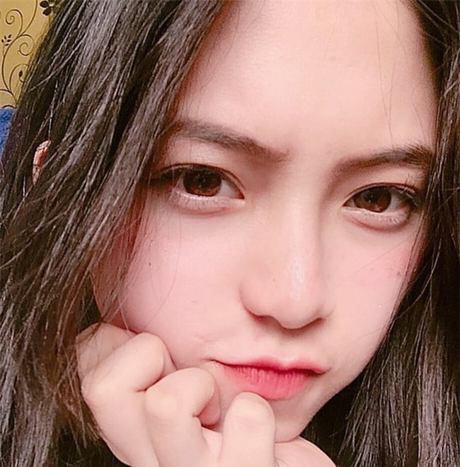 Nữ sinh Đà Lạt sở hữu góc nghiêng ăn đứt dàn hot girl Instagram Nhật - Hàn - Ảnh 1.