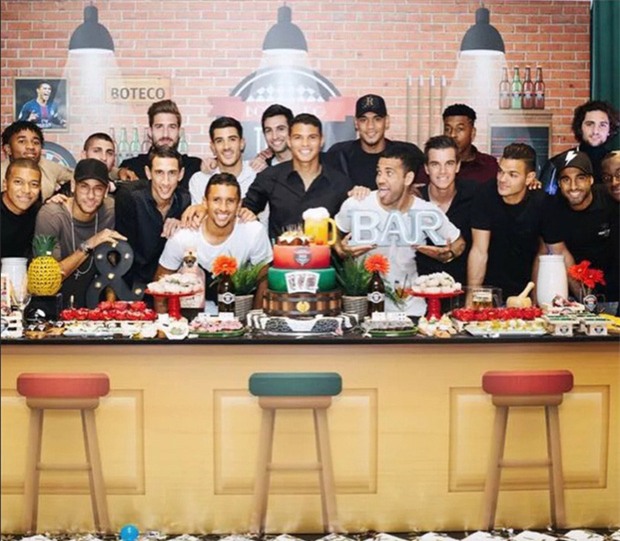 Neymar dự sinh nhật Thiago Silva, Cavani vắng mặt - Ảnh 2.