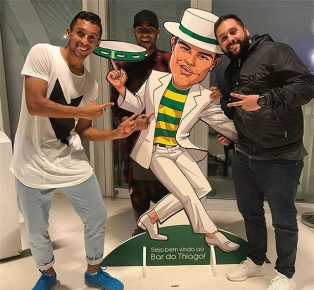 Neymar dự sinh nhật Thiago Silva, Cavani vắng mặt - Ảnh 4.