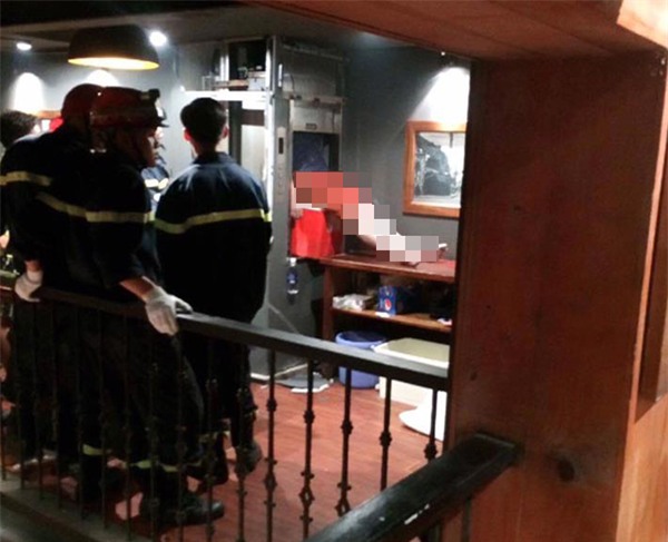 Hà Nội: Kẹt trong thang máy vận chuyển đồ ăn tại nhà hàng, một người tử vong - Ảnh 1.