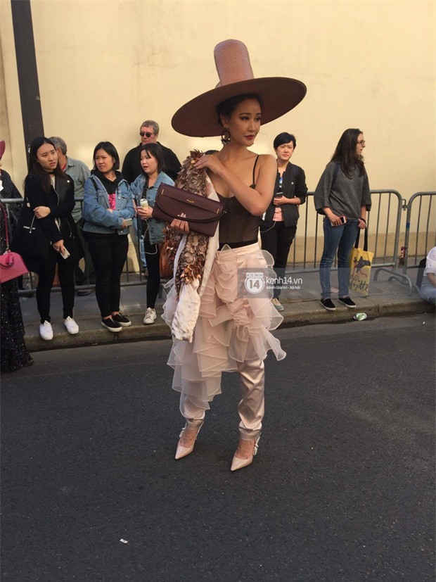 Vừa đấu khẩu chán chê với Tâm Tít xong, Maya đã mặc cực dị xuất hiện tại Paris Fashion Week - Ảnh 1.