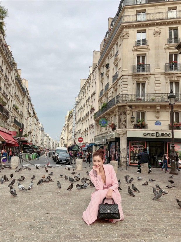 Vừa đấu khẩu chán chê với Tâm Tít xong, Maya đã mặc cực dị xuất hiện tại Paris Fashion Week - Ảnh 5.