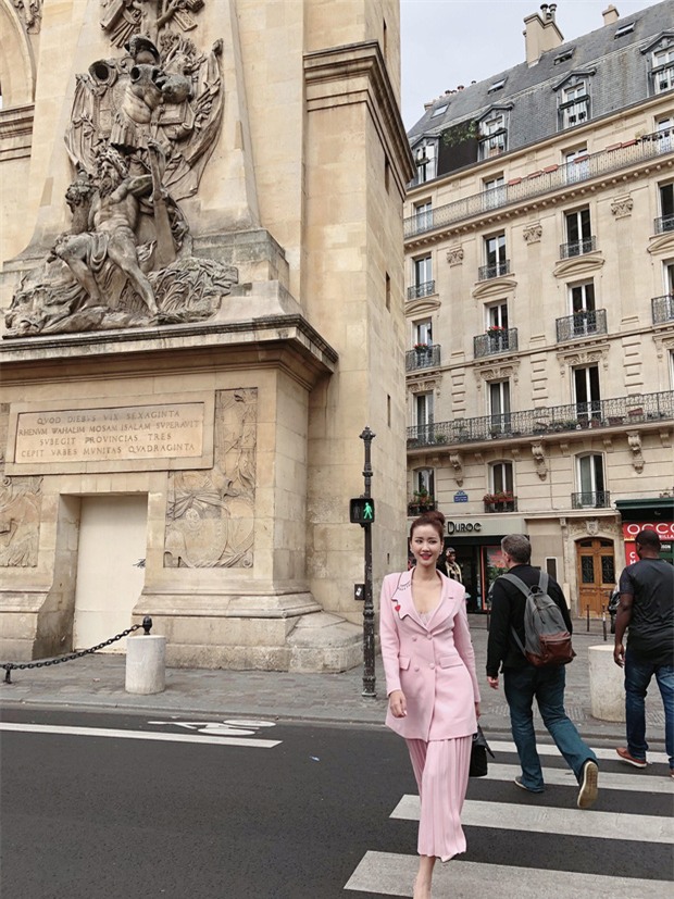 Vừa đấu khẩu chán chê với Tâm Tít xong, Maya đã mặc cực dị xuất hiện tại Paris Fashion Week - Ảnh 8.
