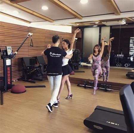 Bạn gái C.Ronaldo được khen nhảy tốt