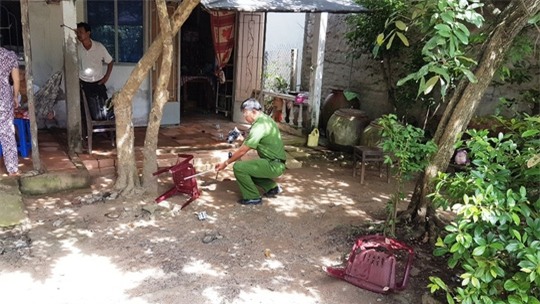 Mới sáng sớm, con rể đâm mẹ vợ và vợ trọng thương - Ảnh 2.