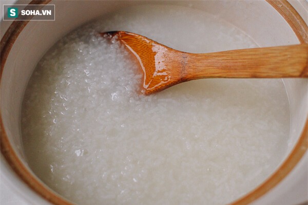 Lén ăn cháo trước khi lên bàn mổ, thai phụ tử vong: Vì sao phải nhớ nhịn ăn trước khi mổ? - Ảnh 1.