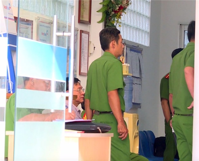 Cướp ngân hàng, Dùng súng cướp ngân hàng, Vĩnh Long