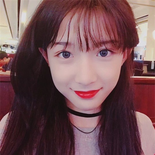 hot girl 15 tuoi tiet lo bi mat khien hang loat dan ong tren the gioi khoc rong - 1