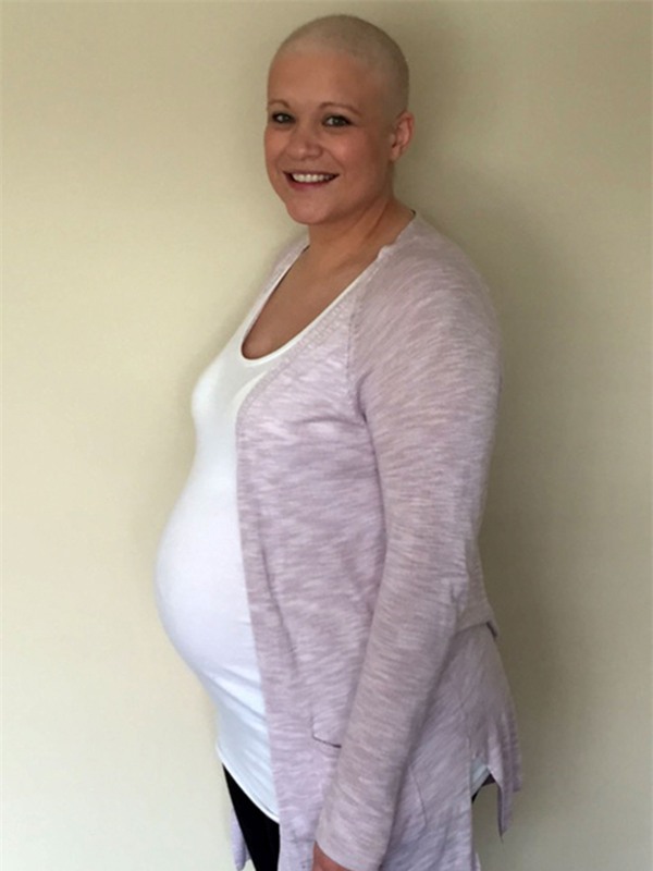 me bi ung thu rung het toc van co giu thai: 