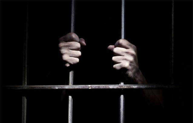 Bị bố ruột xâm hại nhiều lần, nữ sinh tuổi teen nghĩ quẩn cắt cổ tay tự tử - Ảnh 2.