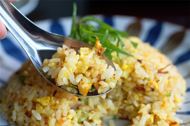 Cơm chiên mà làm thế này thì ngon không ai cưỡng được - Ảnh 6.