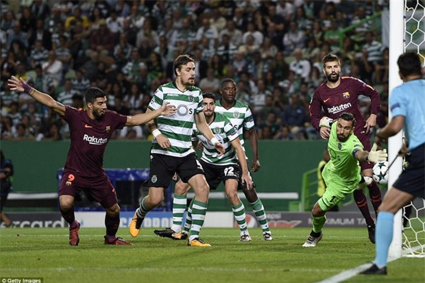 Messi tịt ngòi, Barca lại ăn may nhờ đối thủ tự đốt lưới nhà - Ảnh 4.