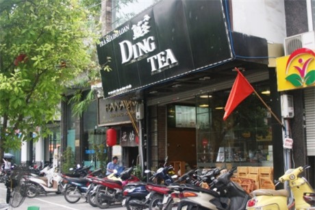 Nhạp nhèm thuong hiẹu trà sũa khong rõ nguòn góc, chỉ nguòi uóng thiẹt!