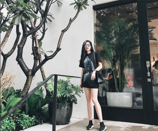 Chán trong nước, sao Việt sang hẳn trời Tây để đọ dáng street style - Ảnh 25.