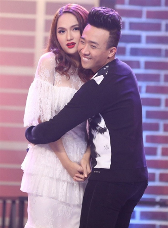 nhung lan tran thanh cuong hon, om ap sao nu tren song truyen hinh hinh anh 11