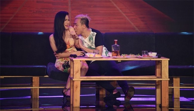 nhung lan tran thanh cuong hon, om ap sao nu tren song truyen hinh hinh anh 4