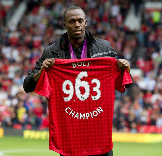 Tay chơi U.Bolt "đắm mình" trong hội bia bên bạn gái quyến rũ - 4