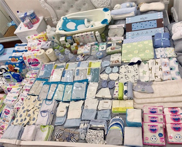 me bau 9x xinh dep chi 50 trieu dong mua do so sinh khien chi em “hoa mat chong mat” - 3