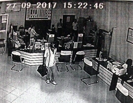 Cướp ngân hàng, dùng súng cướp ngân hàng, Vĩnh Long