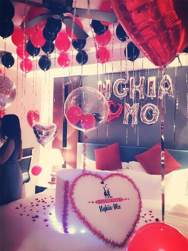 Đã dự định xong đám cưới, “soái ca áo trắng” vẫn cầu hôn bạn gái ngập bóng bay và hoa hồng gây náo loạn MXH - Ảnh 5.