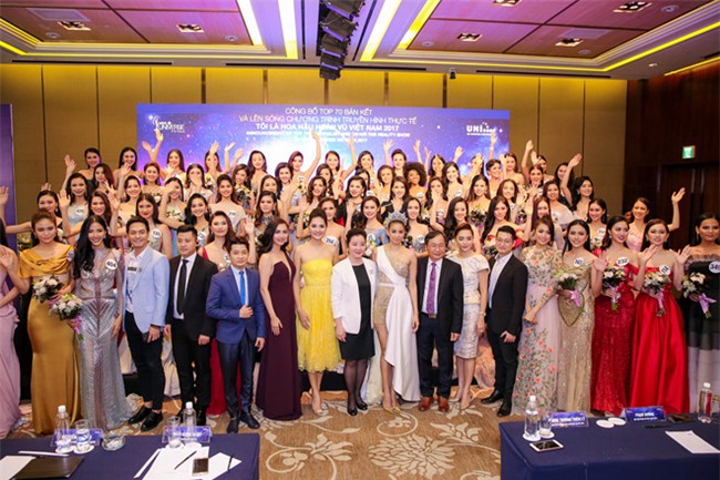 Top 70 Hoa hau Hoan vu Viet Nam catwalk ngay trong hop bao ra mat hinh anh 12