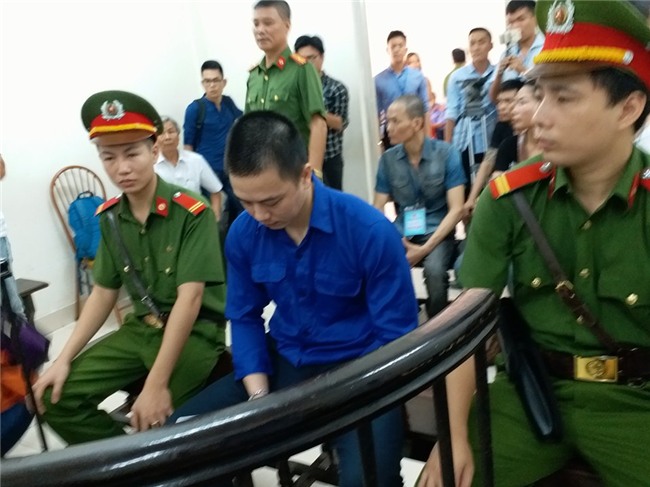 vu dam o be gai 8 tuoi o hoang mai: nuoc mat nguoi me trong phien toa xet xu - 1