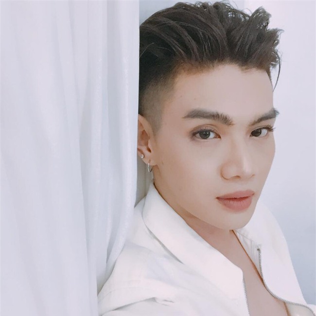 Trông thế thôi, chứ Đào Bá Lộc cũng cuồng son chẳng thua kém gì các chị em đâu nhé! - Ảnh 17.