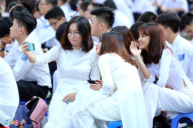 Truong hoc Sai Gon quy dinh hoc sinh nam nu khong duoc ngoi gan nhau hinh anh 1