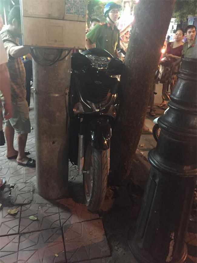 Hình ảnh chiếc xe máy trên đường khiến dân mạng phải đau đầu phân tích - Ảnh 1.