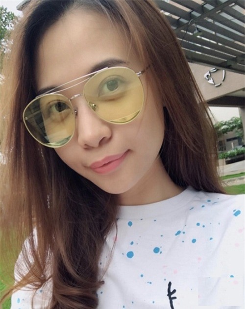 nhan sac ban gai moi cuong do la khi de mat moc va dien bikini thieu dot anh nhin - 3