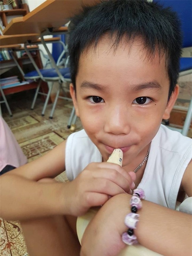 Hải Phòng: Bố mẹ nuôi trăn làm thú cưng, con trai 8 tuổi cứ tối đến là bế lên giường ngủ - Ảnh 4.