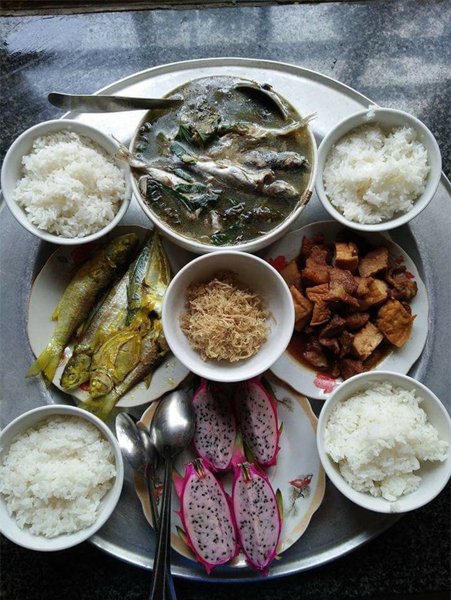 Mâm cơm đầy ắp hải sản chỉ 33 nghìn của cô nàng khéo vun vén khiến chị em tranh cãi dữ dội - Ảnh 3.