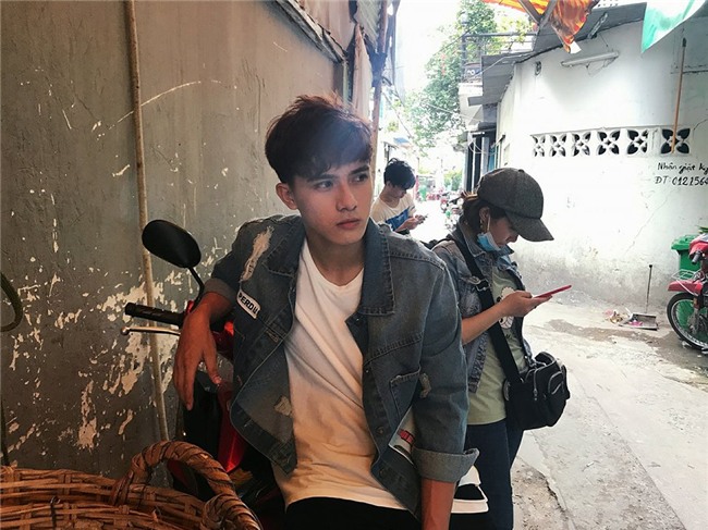 Hé lộ danh tính hotboy được cô nàng xinh đẹp tỏ tình trên sân khấu Vì yêu mà đến-4