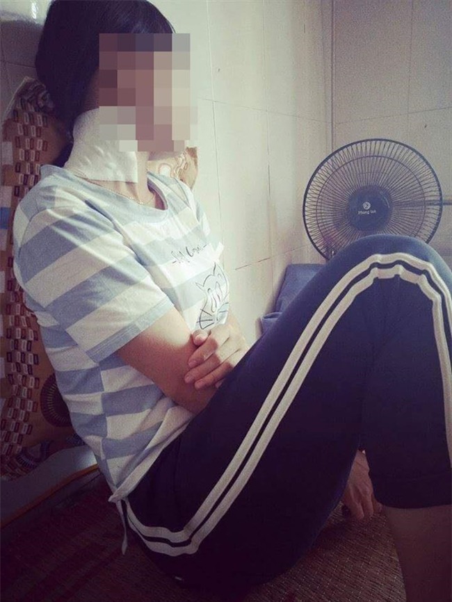 Nu sinh cap 3 bi ban danh trong lop van lo so hinh anh 1
