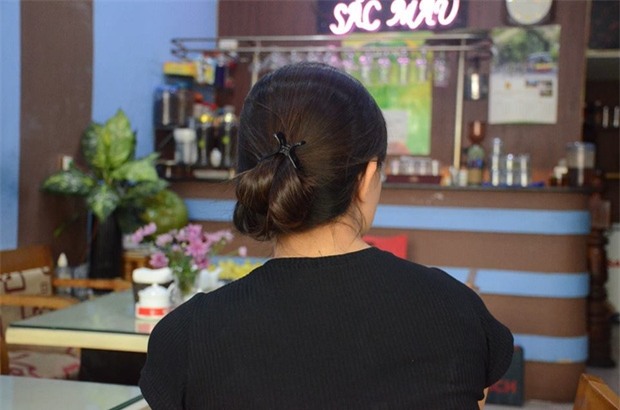 Vụ cha túm tóc đánh đập con: Người vợ rơi nước mắt, trần tình toàn bộ vụ việc - Ảnh 2.