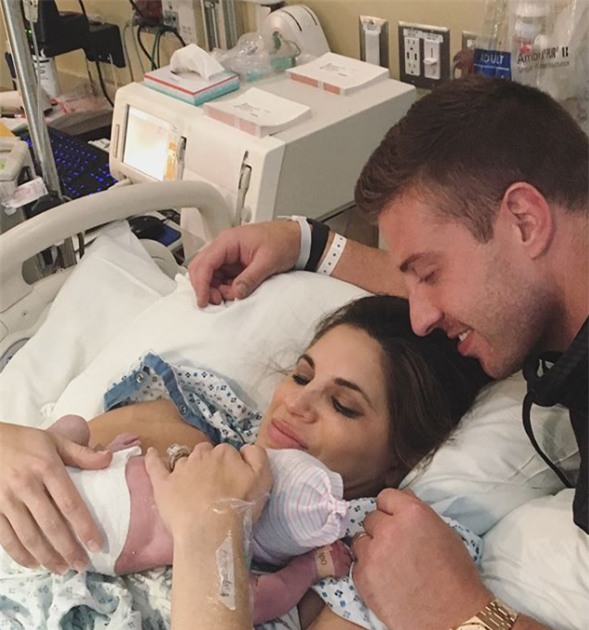 dang dan chuong trinh truc tiep tren truyen hinh, nu mc bat ngo bi vo oi - 3