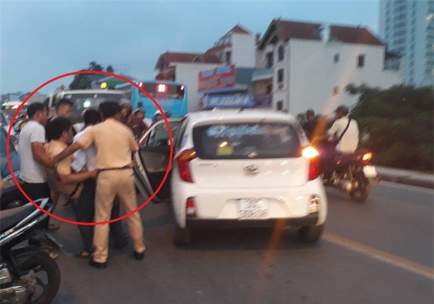 Hà Nội: Nam thanh niên tăng ga tháo chạy sau khi tông trúng CSGT, bỏ 2 người bạn lại hiện trường - Ảnh 1.