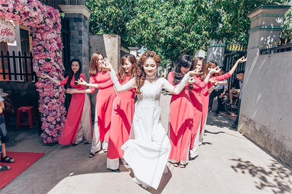 cuoi bo voi nhung dan be trap "lay" nhat mua cuoi 2017, quan khach 2 ho cung phai "cam nin" - 1