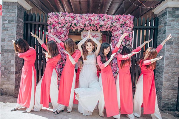 cuoi bo voi nhung dan be trap "lay" nhat mua cuoi 2017, quan khach 2 ho cung phai "cam nin" - 2