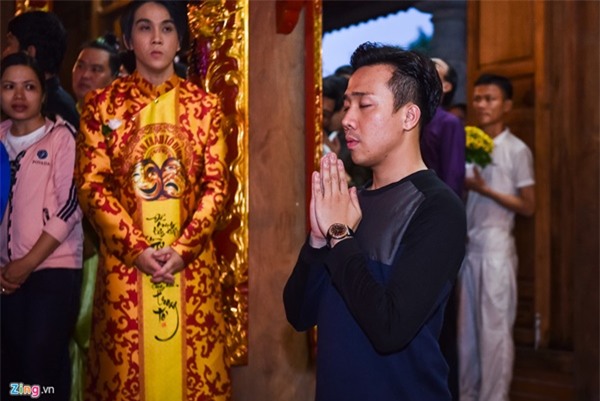 Trấn Thành và dàn sao Việt tấp nập cúng Tổ tại đền thờ của Hoài Linh-1