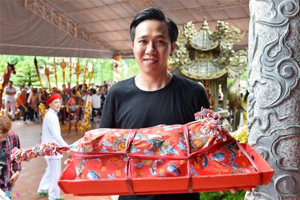 Trấn Thành và dàn sao Việt tấp nập cúng Tổ tại đền thờ của Hoài Linh-6